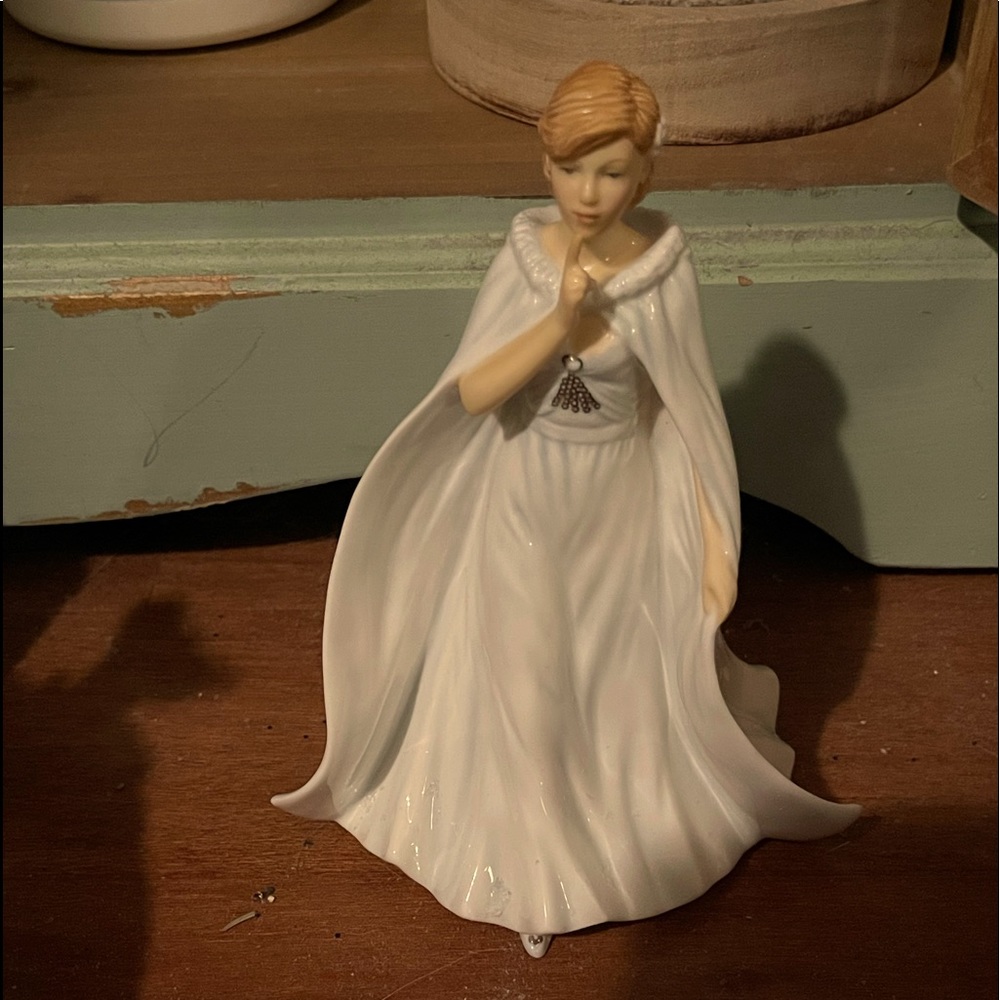 Royal Doulton “Silent Night” Songs of Christmas Carols 7”H HN 5700 w/COA!